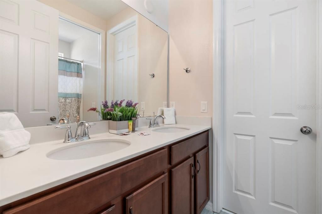 For Sale: $850,000 (9 beds, 6 baths, 4363 Square Feet)