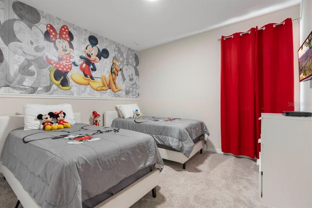 For Sale: $850,000 (9 beds, 6 baths, 4363 Square Feet)