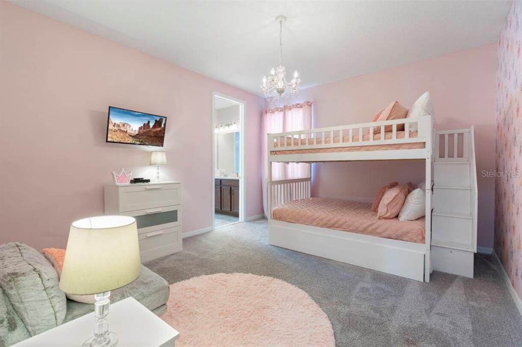 For Sale: $850,000 (9 beds, 6 baths, 4363 Square Feet)