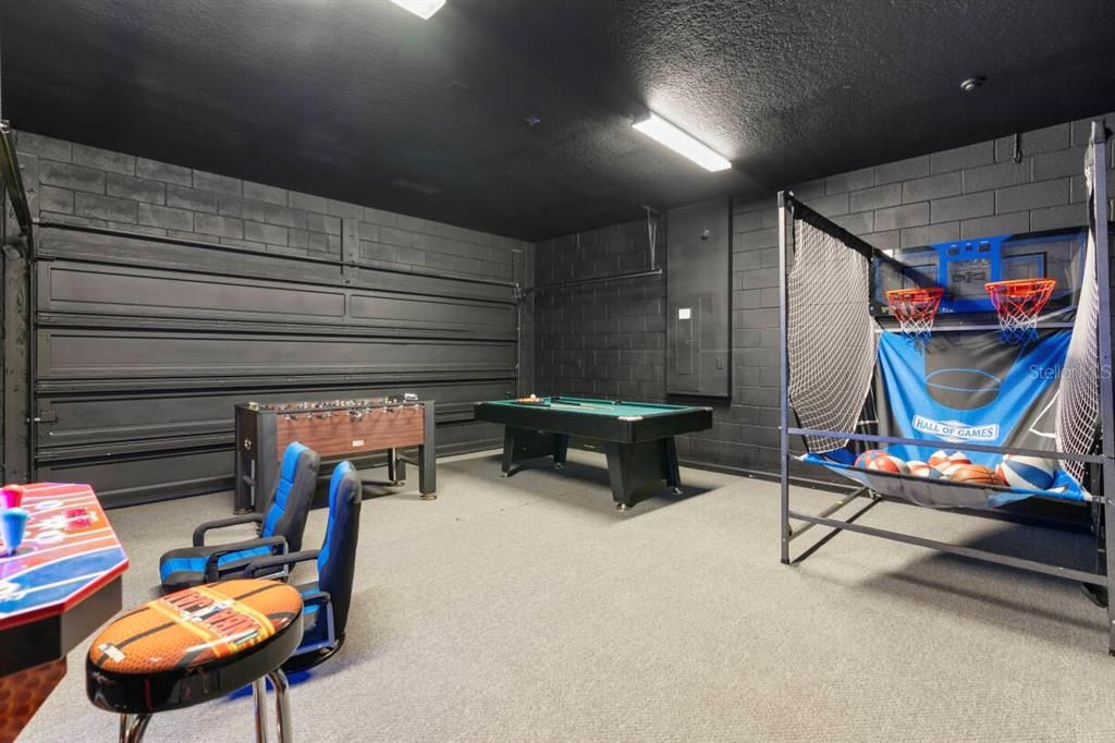 For Sale: $850,000 (9 beds, 6 baths, 4363 Square Feet)