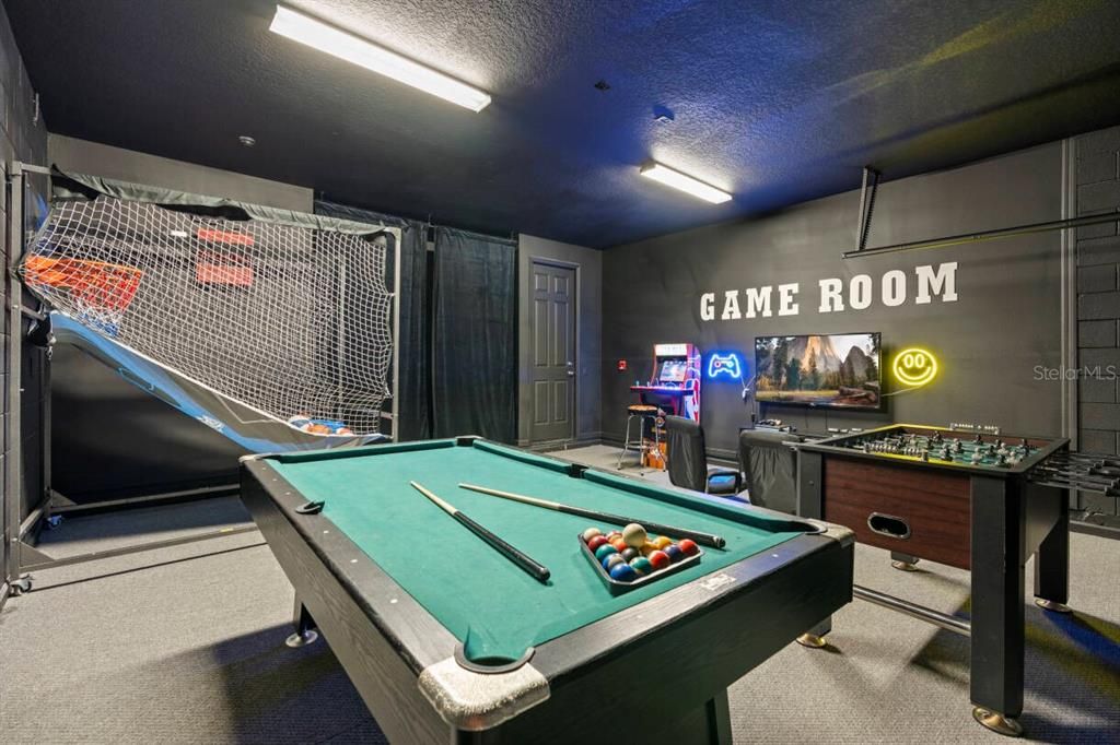 For Sale: $850,000 (9 beds, 6 baths, 4363 Square Feet)