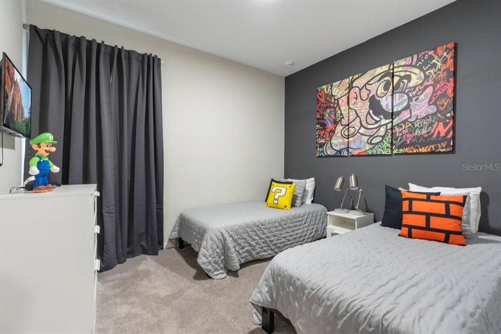 For Sale: $850,000 (9 beds, 6 baths, 4363 Square Feet)