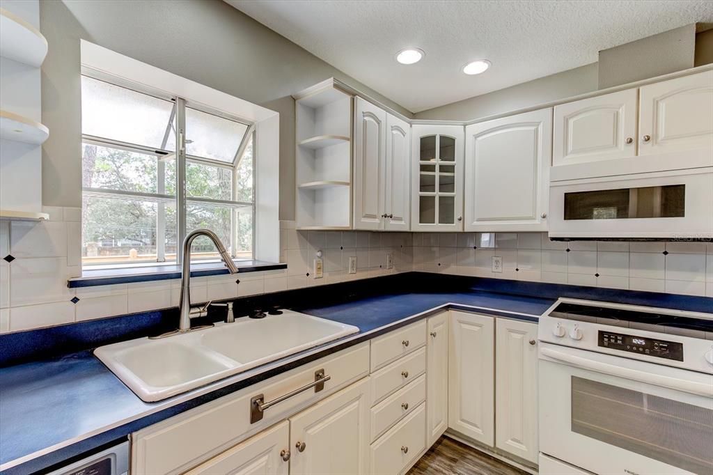 En Venta: $514,900 (4 camas, 2 baños, 2149 Pies cuadrados)