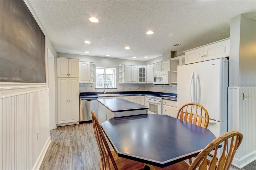 En Venta: $514,900 (4 camas, 2 baños, 2149 Pies cuadrados)