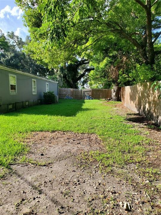 For Rent: $1,795 (5 beds, 2 baths, 2200 Square Feet)