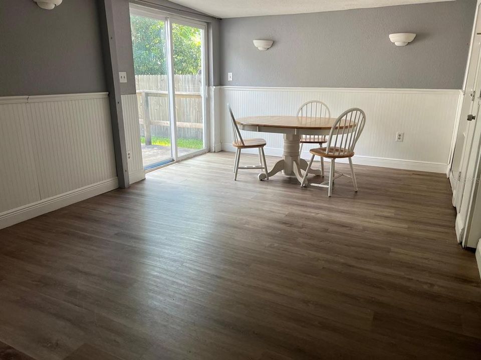 For Rent: $1,795 (5 beds, 2 baths, 2200 Square Feet)