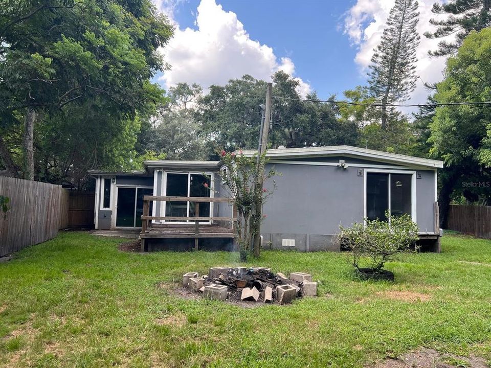 For Rent: $1,795 (5 beds, 2 baths, 2200 Square Feet)