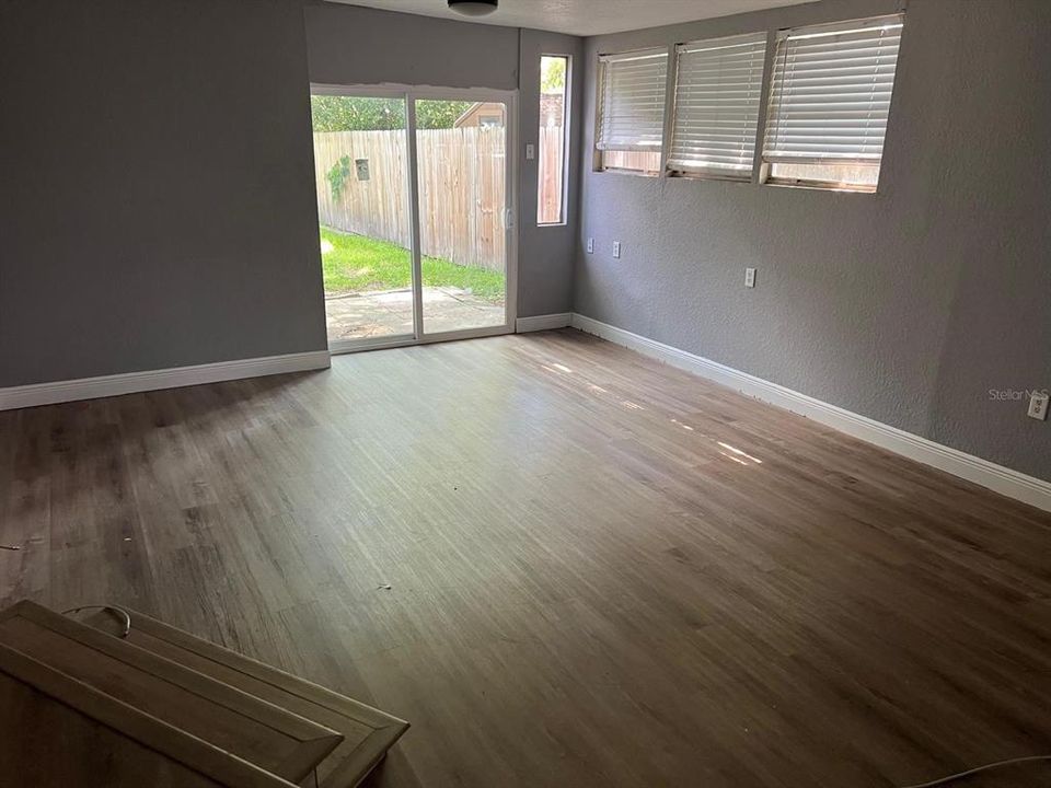 For Rent: $1,795 (5 beds, 2 baths, 2200 Square Feet)