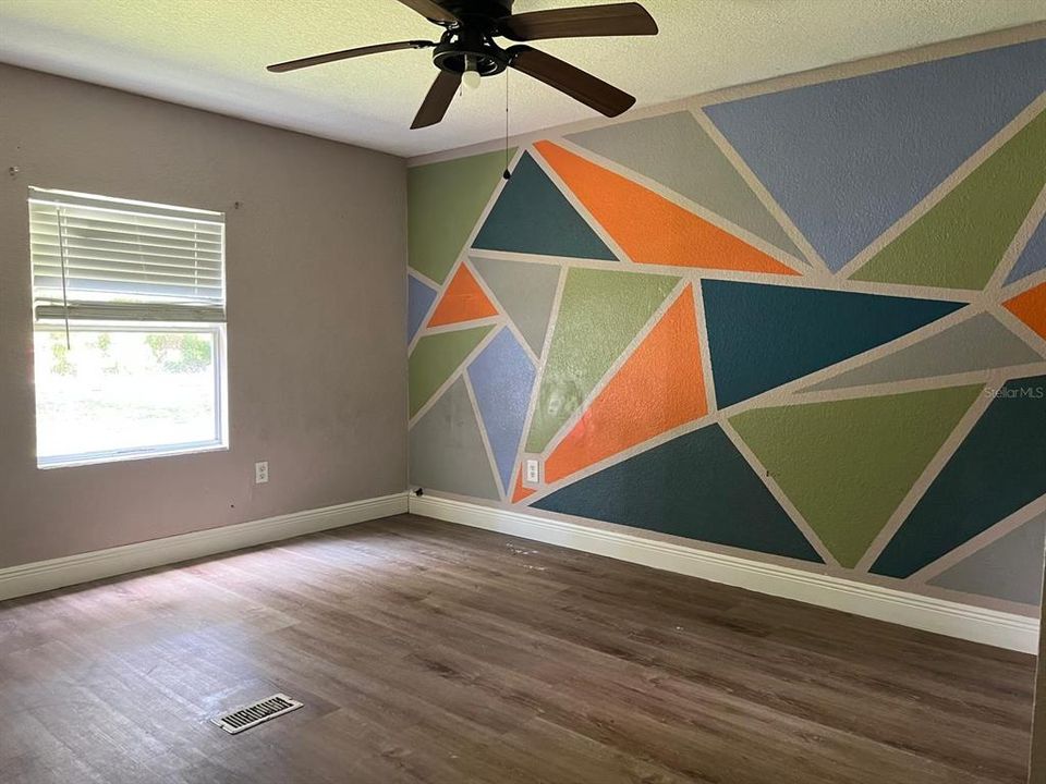 For Rent: $1,795 (5 beds, 2 baths, 2200 Square Feet)