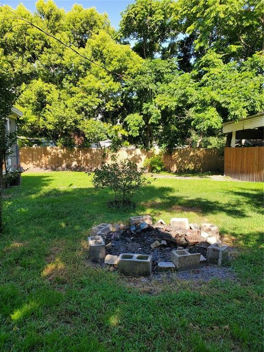 For Rent: $1,795 (5 beds, 2 baths, 2200 Square Feet)