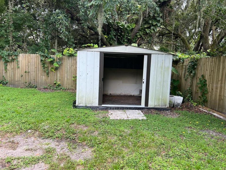 For Rent: $1,795 (5 beds, 2 baths, 2200 Square Feet)