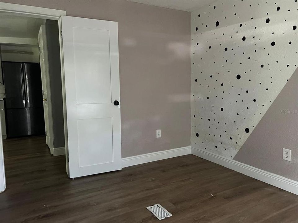 For Rent: $1,795 (5 beds, 2 baths, 2200 Square Feet)