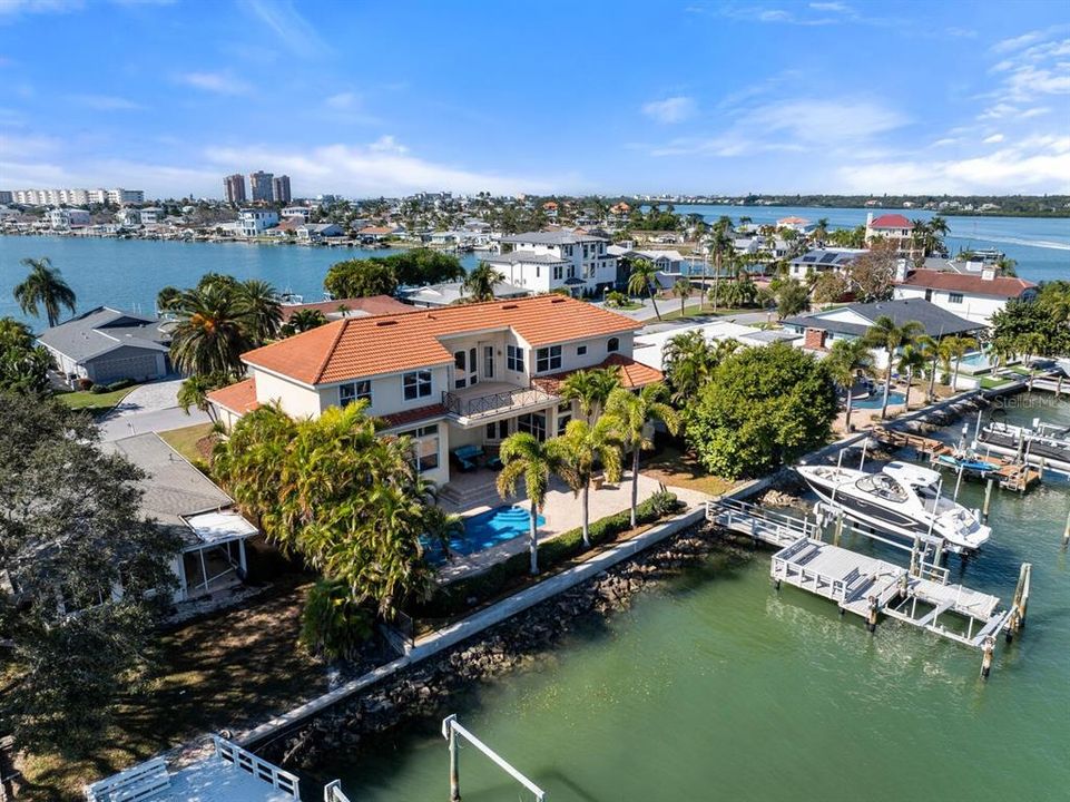 For Sale: $2,695,000 (4 beds, 3 baths, 4142 Square Feet)