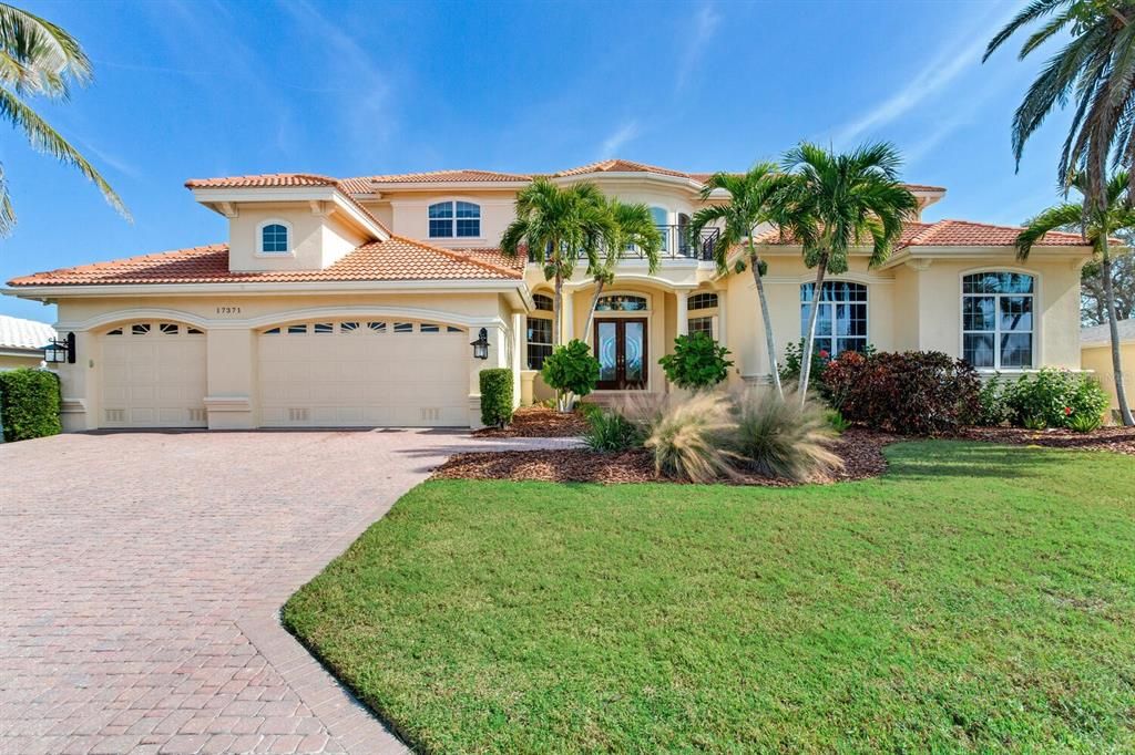 For Sale: $2,695,000 (4 beds, 3 baths, 4142 Square Feet)