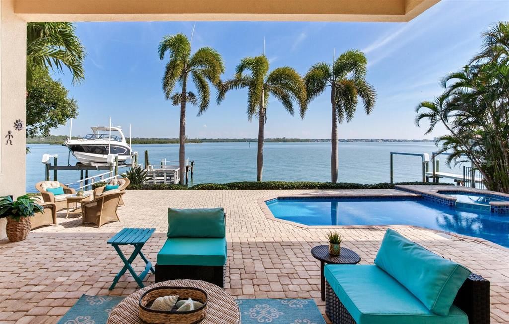 For Sale: $2,695,000 (4 beds, 3 baths, 4142 Square Feet)