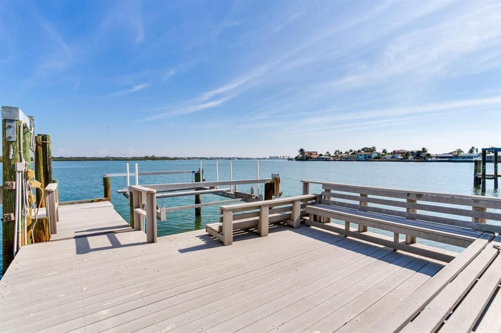 For Sale: $2,695,000 (4 beds, 3 baths, 4142 Square Feet)