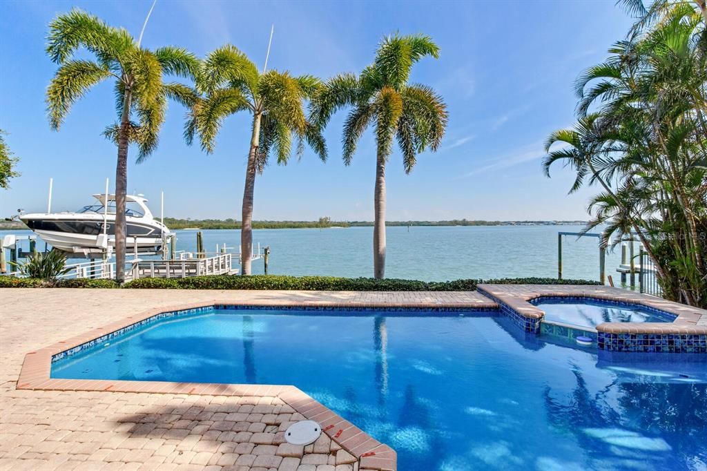 For Sale: $2,695,000 (4 beds, 3 baths, 4142 Square Feet)