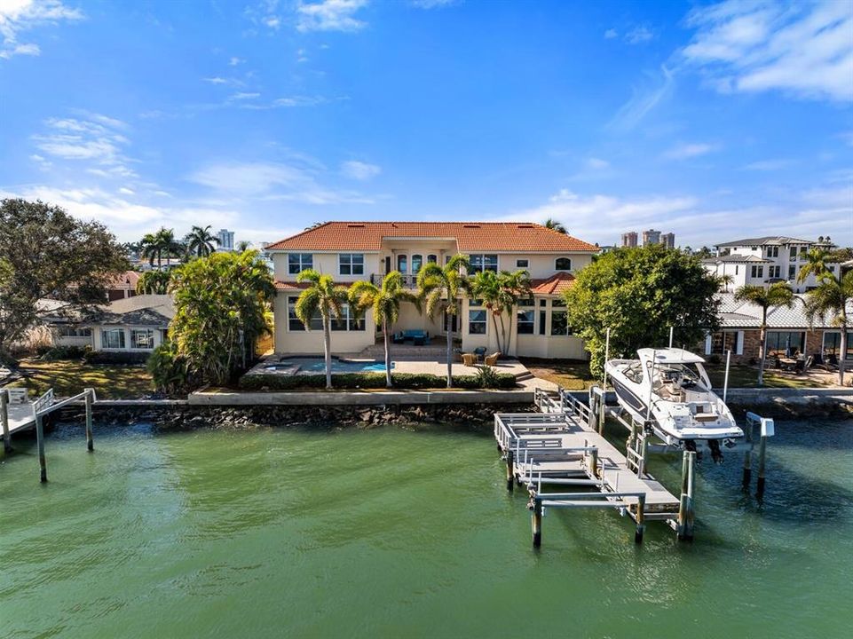 For Sale: $2,695,000 (4 beds, 3 baths, 4142 Square Feet)