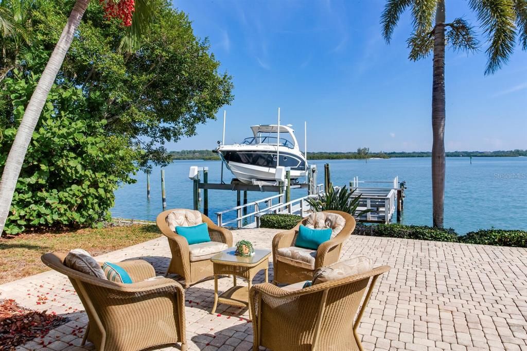 For Sale: $2,695,000 (4 beds, 3 baths, 4142 Square Feet)