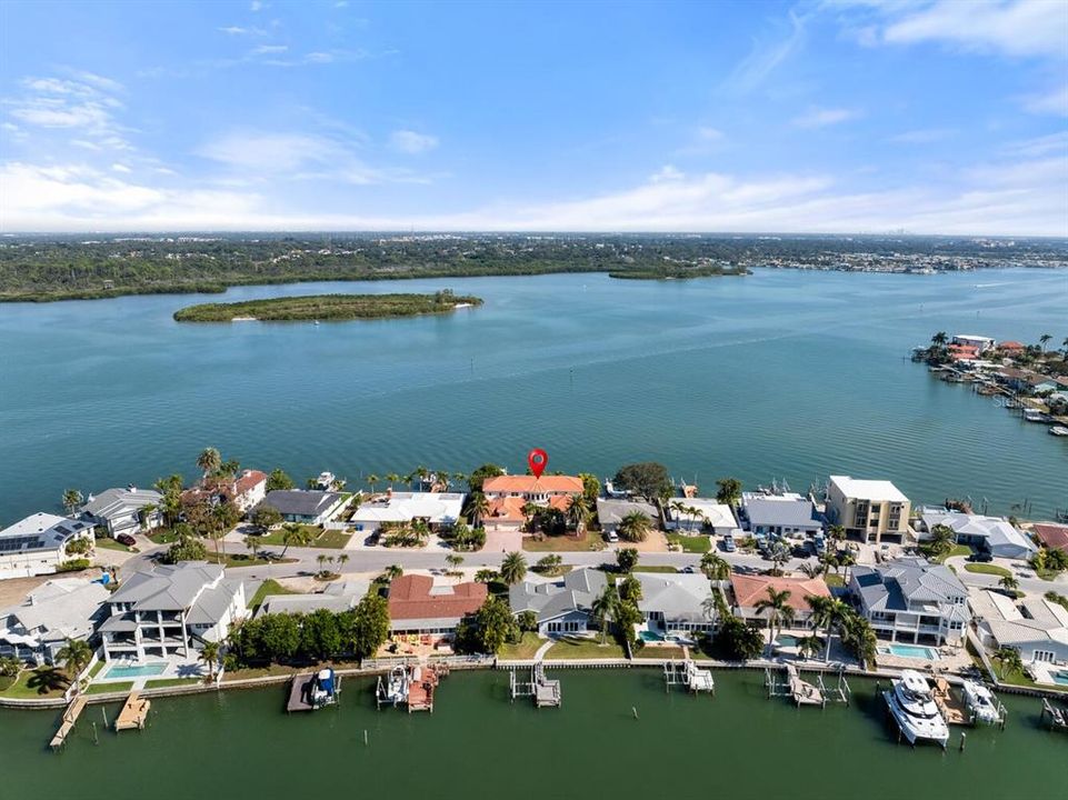 For Sale: $2,695,000 (4 beds, 3 baths, 4142 Square Feet)