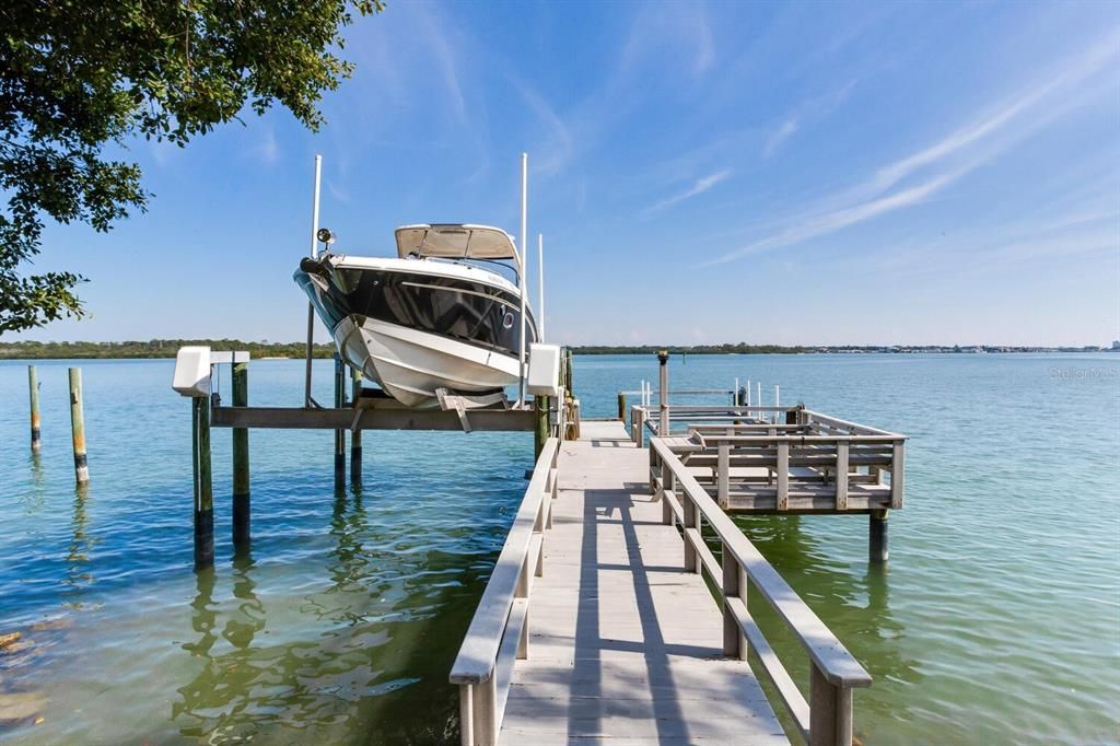 For Sale: $2,695,000 (4 beds, 3 baths, 4142 Square Feet)