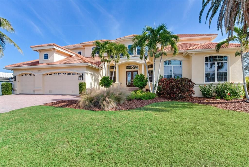 For Sale: $2,695,000 (4 beds, 3 baths, 4142 Square Feet)