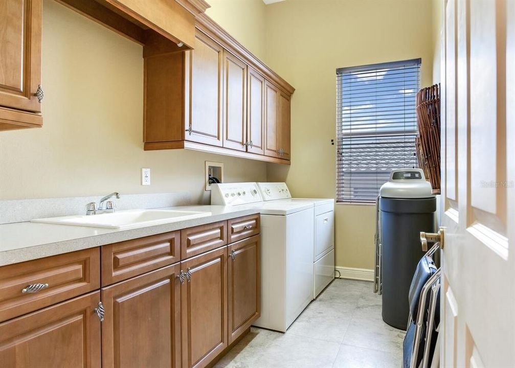 For Sale: $2,695,000 (4 beds, 3 baths, 4142 Square Feet)