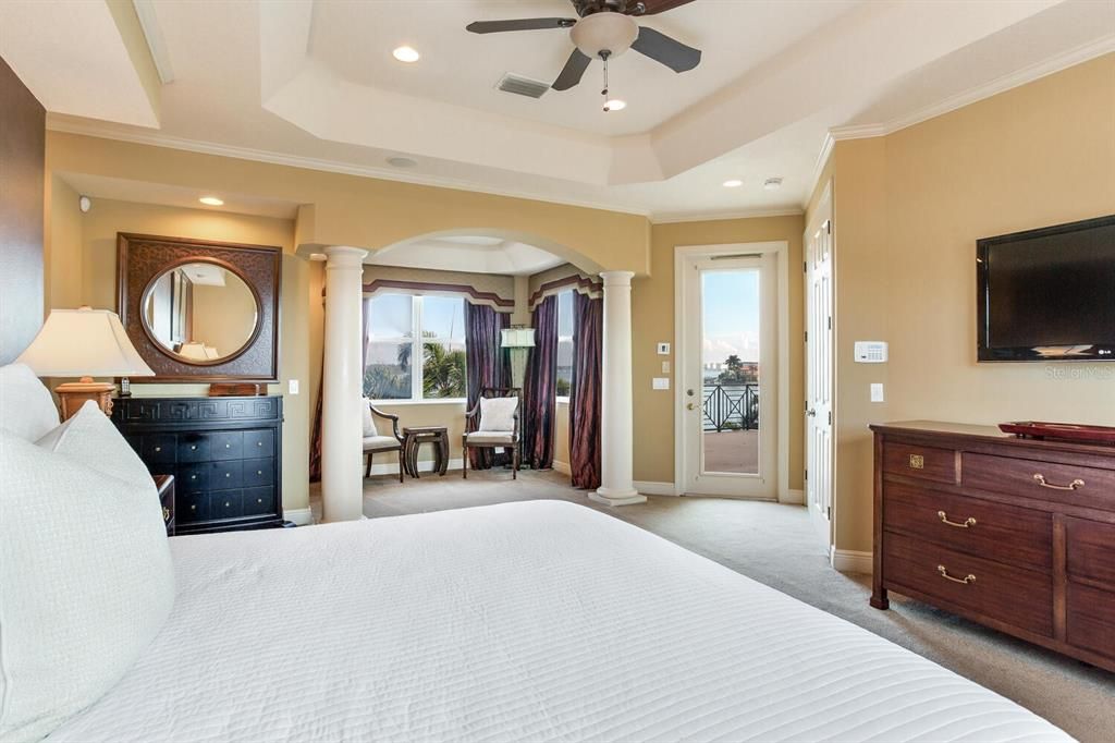 For Sale: $2,695,000 (4 beds, 3 baths, 4142 Square Feet)