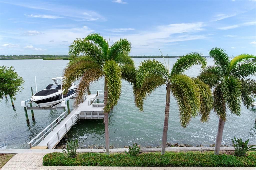 For Sale: $2,695,000 (4 beds, 3 baths, 4142 Square Feet)