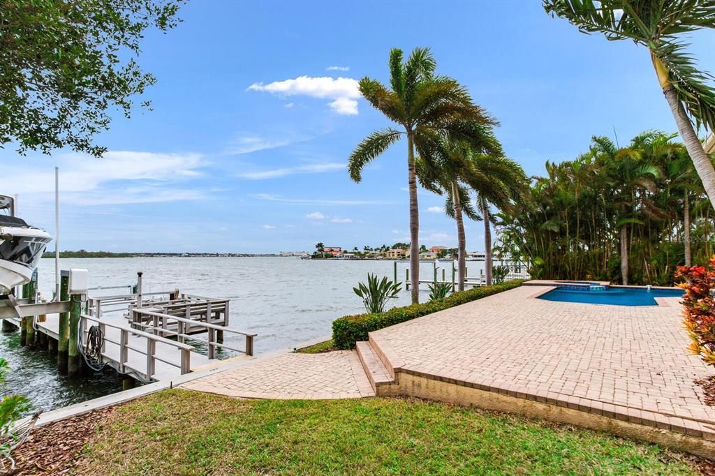 For Sale: $2,695,000 (4 beds, 3 baths, 4142 Square Feet)