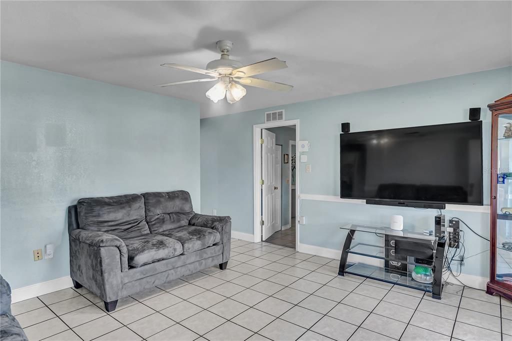 For Sale: $260,000 (3 beds, 2 baths, 1278 Square Feet)
