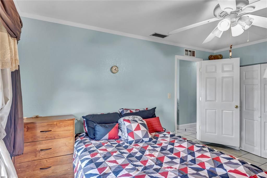 For Sale: $260,000 (3 beds, 2 baths, 1278 Square Feet)