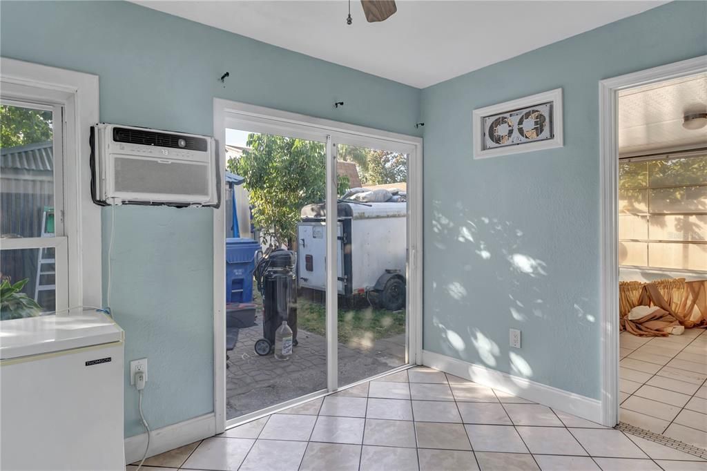 For Sale: $260,000 (3 beds, 2 baths, 1278 Square Feet)