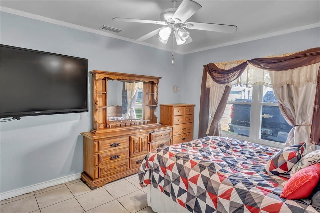 For Sale: $260,000 (3 beds, 2 baths, 1278 Square Feet)