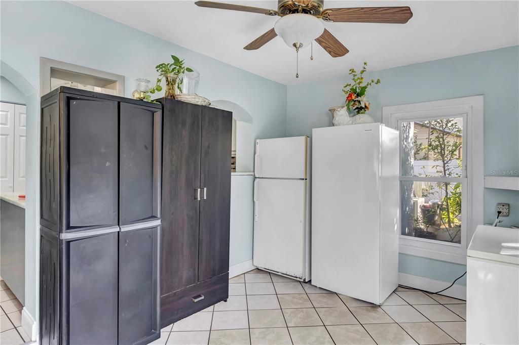 For Sale: $260,000 (3 beds, 2 baths, 1278 Square Feet)