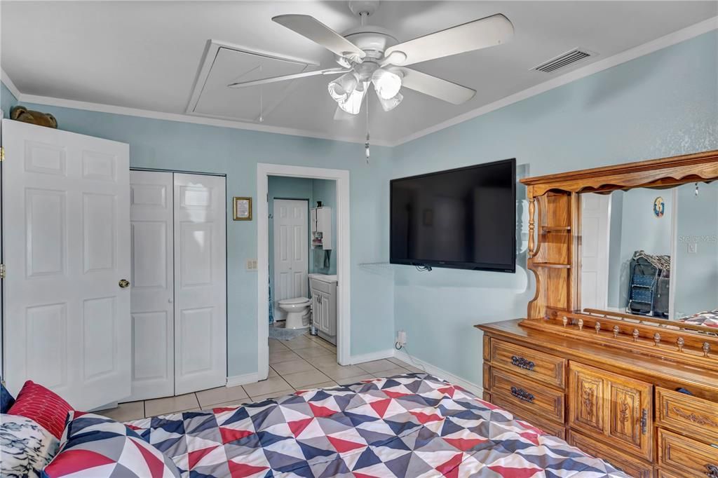 For Sale: $260,000 (3 beds, 2 baths, 1278 Square Feet)