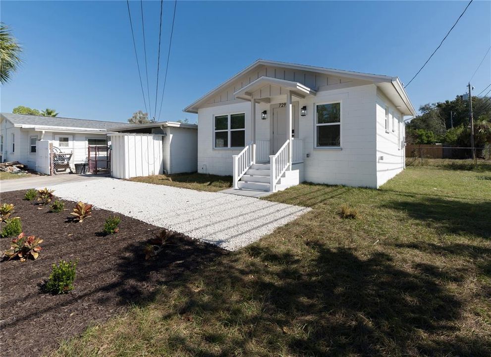 For Rent: $2,300 (2 beds, 2 baths, 728 Square Feet)