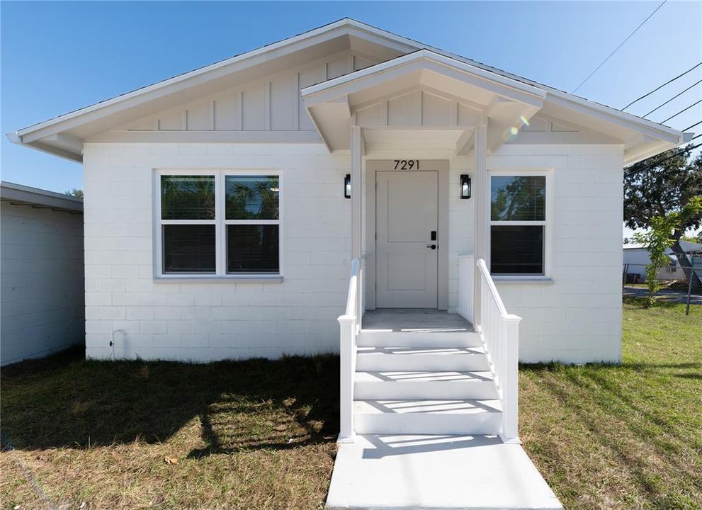 For Rent: $2,300 (2 beds, 2 baths, 728 Square Feet)