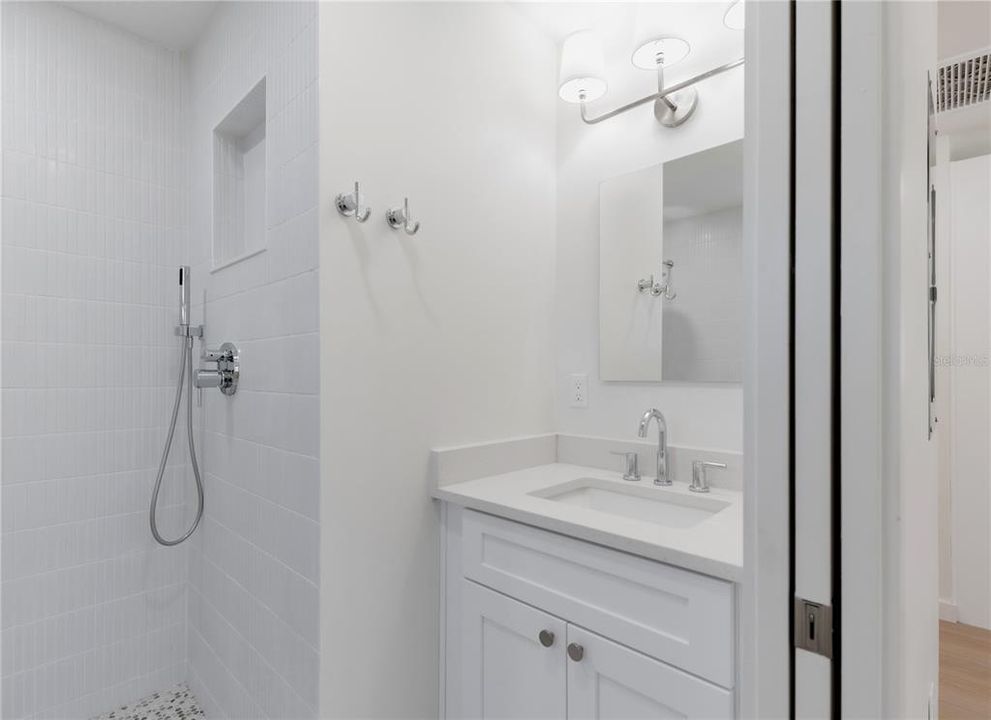 For Rent: $2,300 (2 beds, 2 baths, 728 Square Feet)