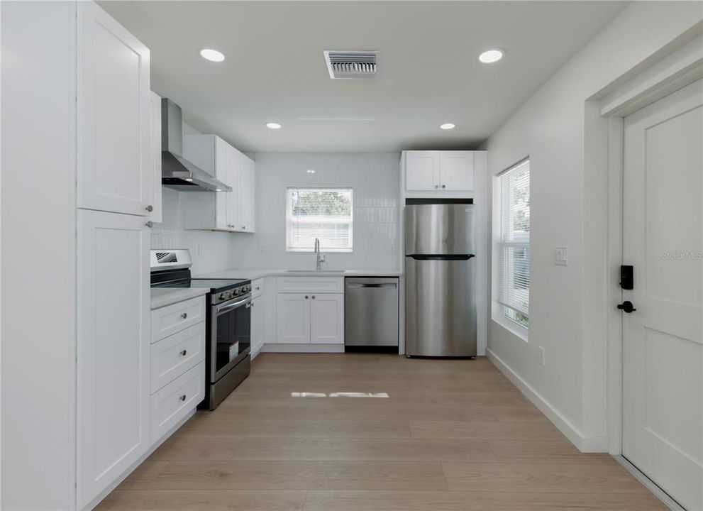 For Rent: $2,300 (2 beds, 2 baths, 728 Square Feet)