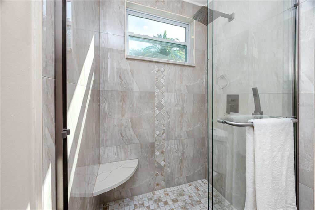 En Venta: $186,000 (2 camas, 2 baños, 1100 Pies cuadrados)