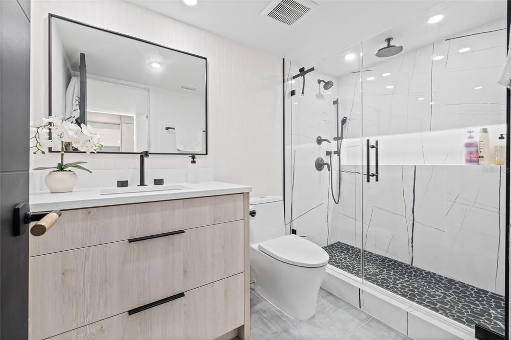 待售: $895,000 (2 贝兹, 2 浴室, 1165 平方英尺)