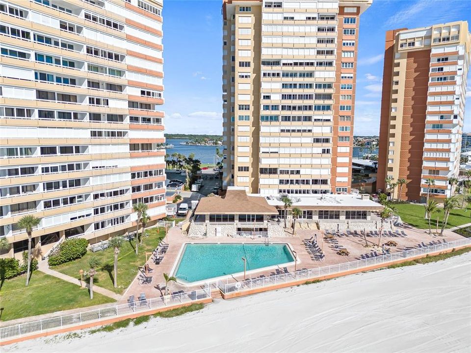 待售: $895,000 (2 贝兹, 2 浴室, 1165 平方英尺)