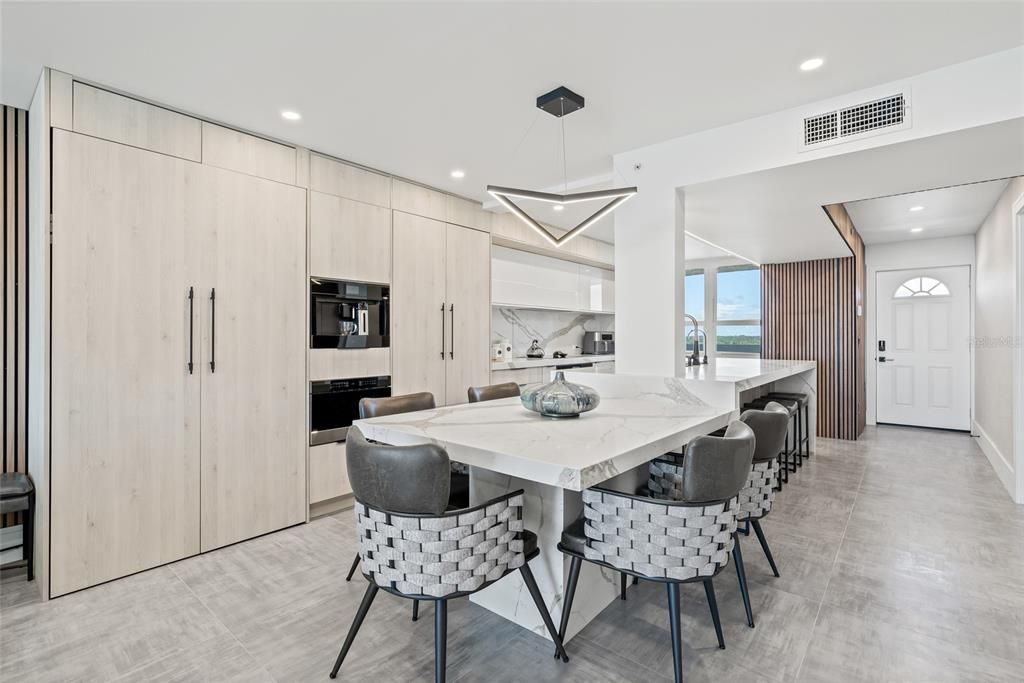 待售: $895,000 (2 贝兹, 2 浴室, 1165 平方英尺)