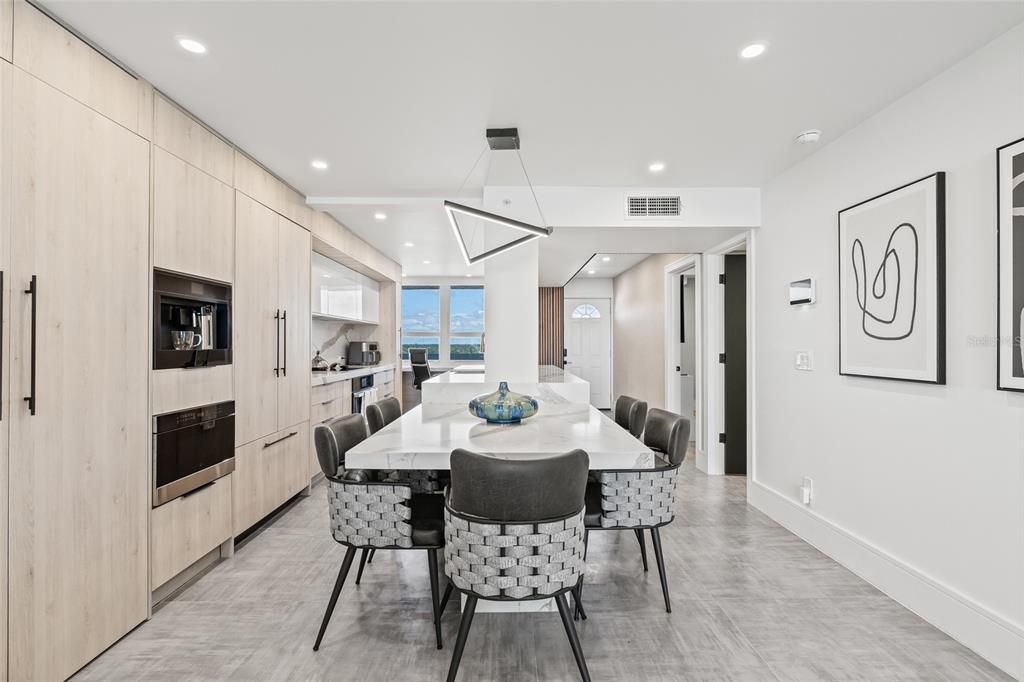 待售: $895,000 (2 贝兹, 2 浴室, 1165 平方英尺)