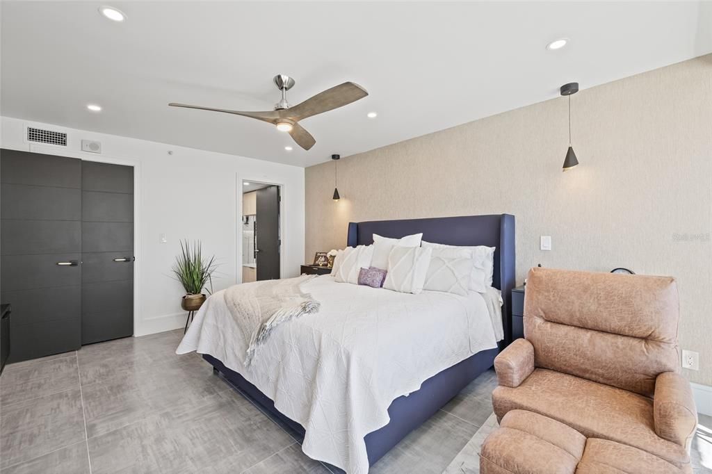 待售: $895,000 (2 贝兹, 2 浴室, 1165 平方英尺)