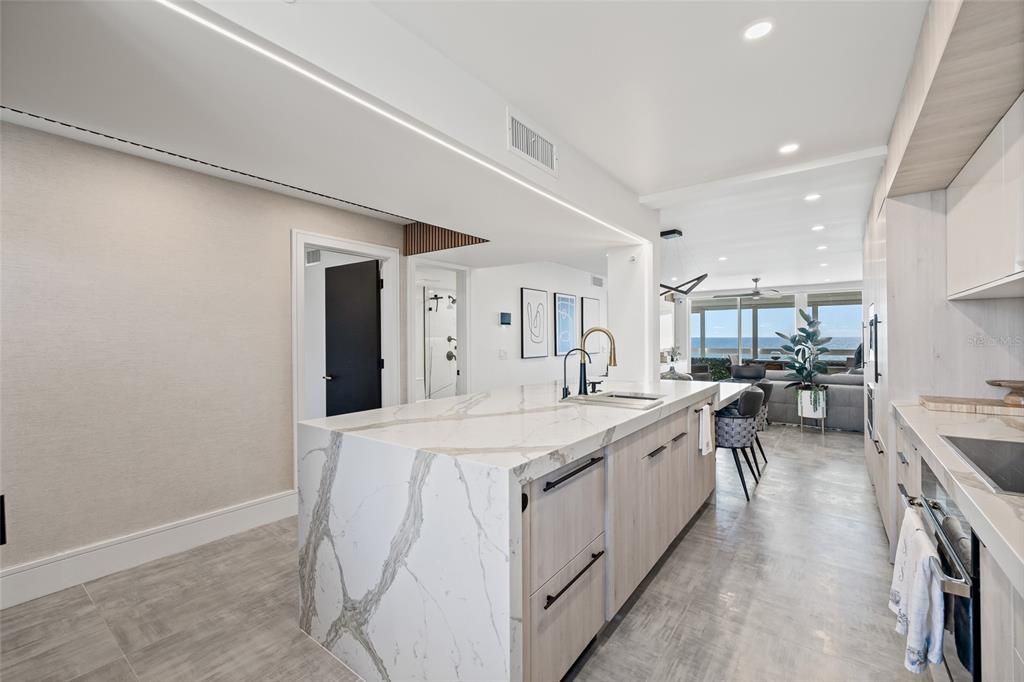 待售: $895,000 (2 贝兹, 2 浴室, 1165 平方英尺)