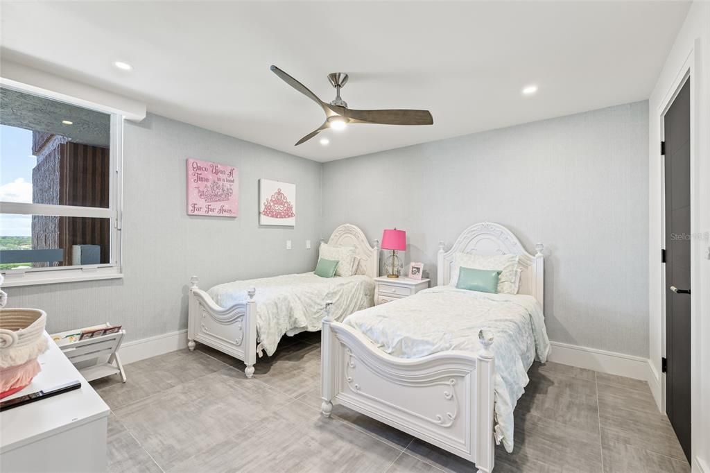 待售: $895,000 (2 贝兹, 2 浴室, 1165 平方英尺)