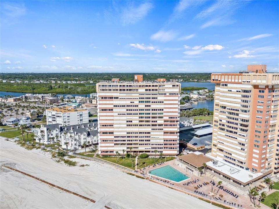 待售: $895,000 (2 贝兹, 2 浴室, 1165 平方英尺)