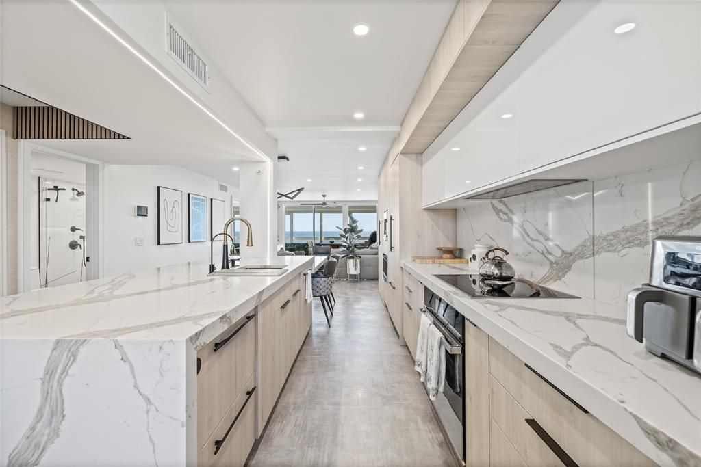 待售: $895,000 (2 贝兹, 2 浴室, 1165 平方英尺)